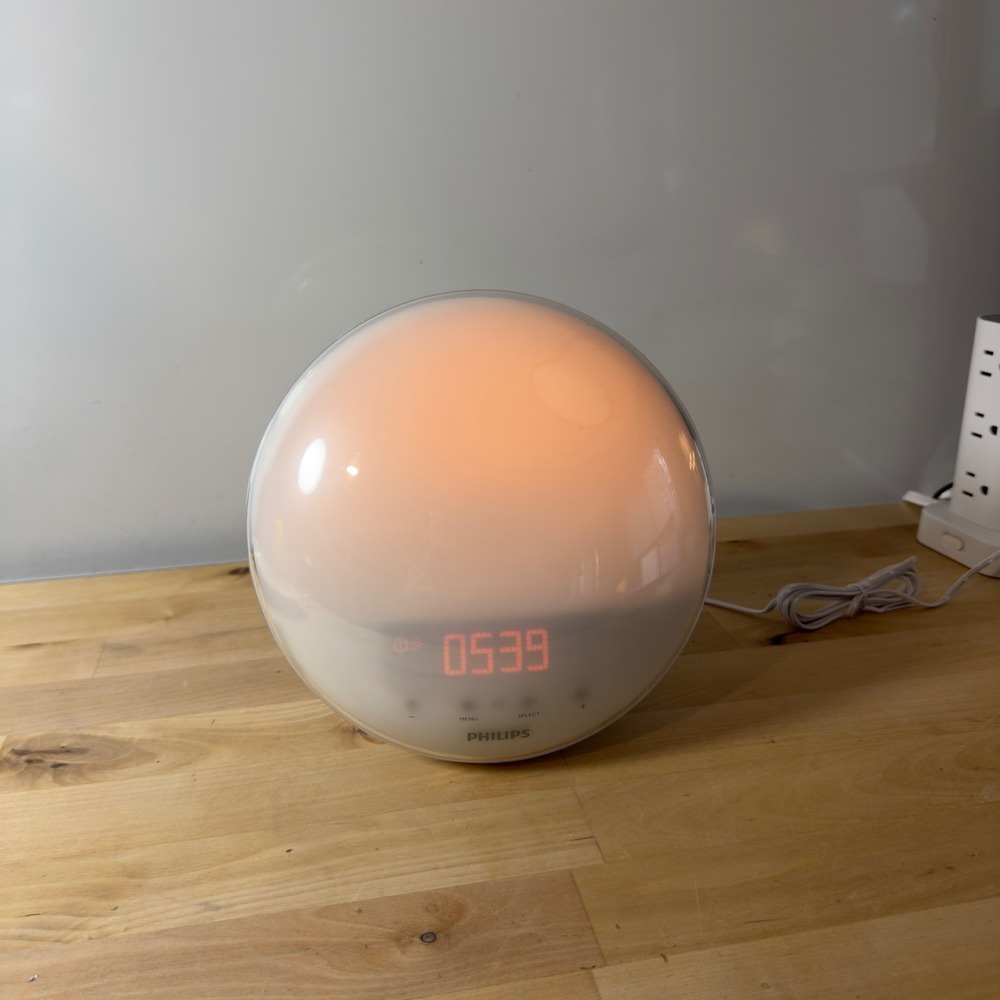Philips Wake-Up Light HF3520 Sunrise Simulation Alarm Clock White FM Radio